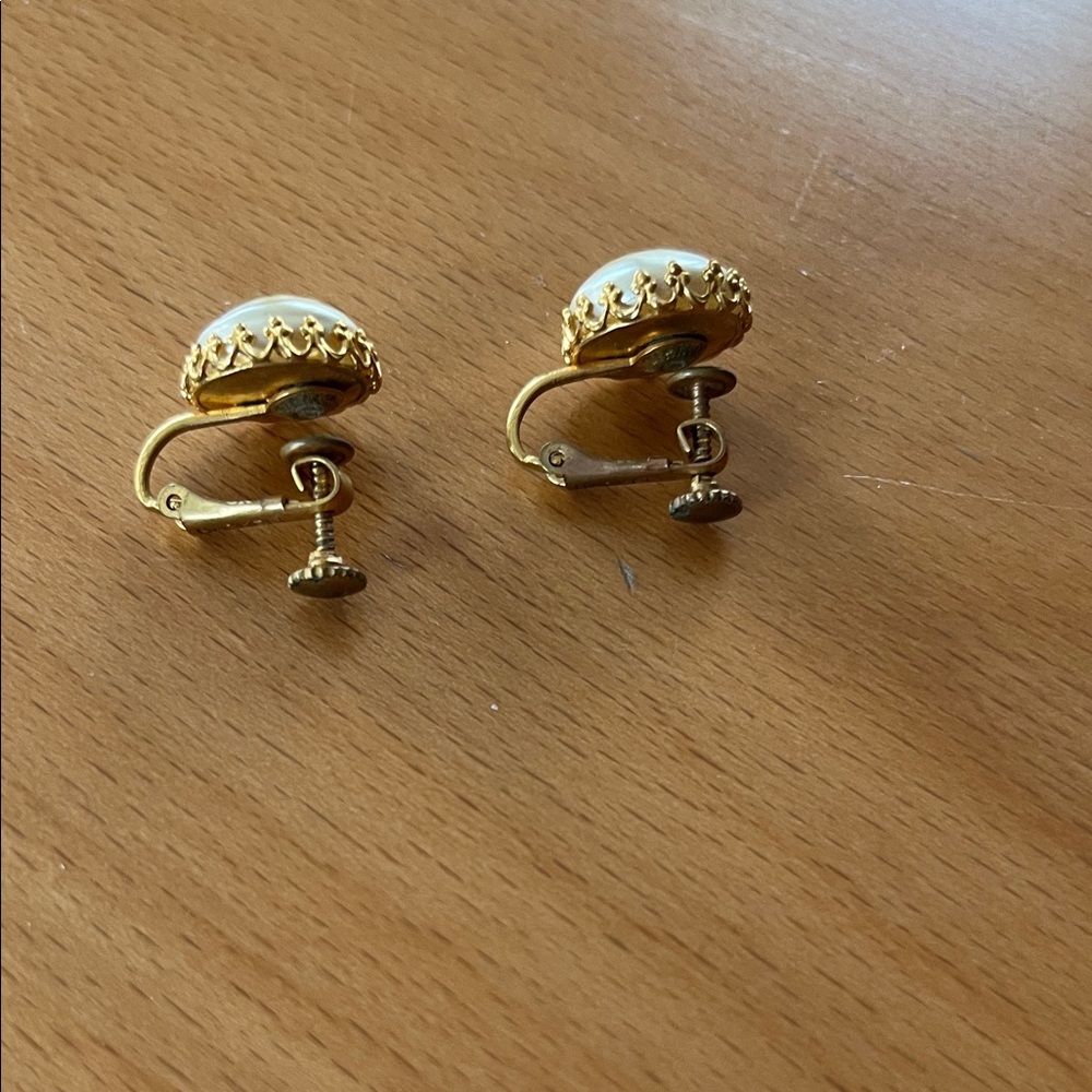 Miriam Haskell Gold-Tone Screw Back Earrings with Pearlescent Centers - Picture 3 of 5